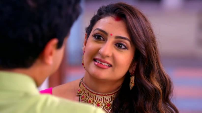 Mukund's attempts to keep Renuka happy - Hamariwali Good News