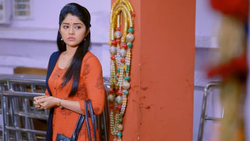Meera pretends to support Anu - Jothe Jotheyali
