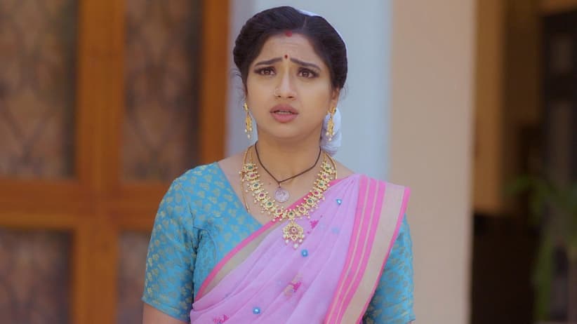 Jasmine and Nayani make rangolis - Trinayani