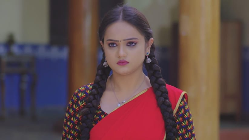 Shyamala locks Trinayani in a room - Trinayani