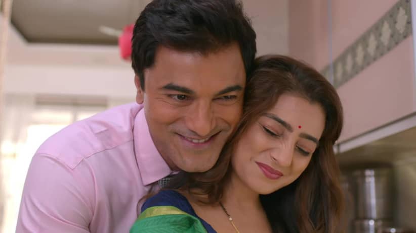 Shubhra's father gets angry on seeing her - Kyun Rishto Me Katti Batti