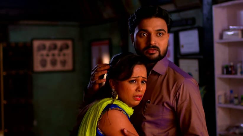 Rupa comes to Ajit Kumar's clinic - Devmanus