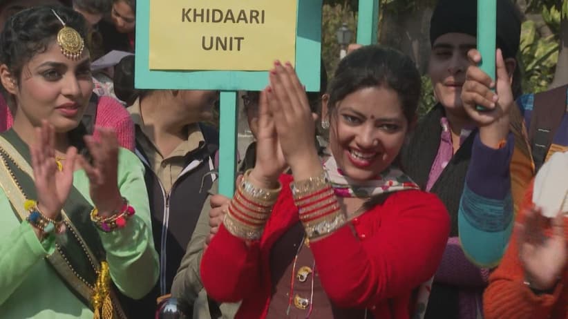 Karan visits Kamla Nehru College in Phagwara - Aajo Jinhe Khedna