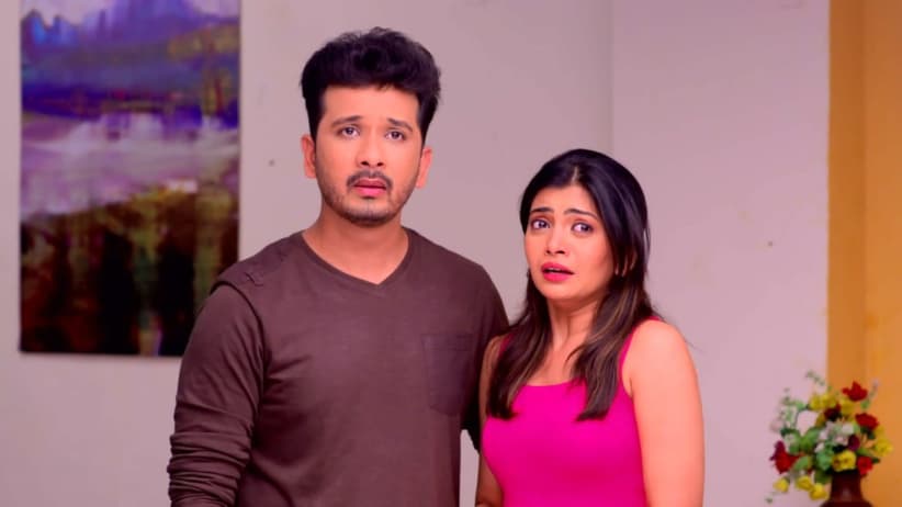 Maya to explains her side to Yashwant - Mazhya Navryachi Bayko