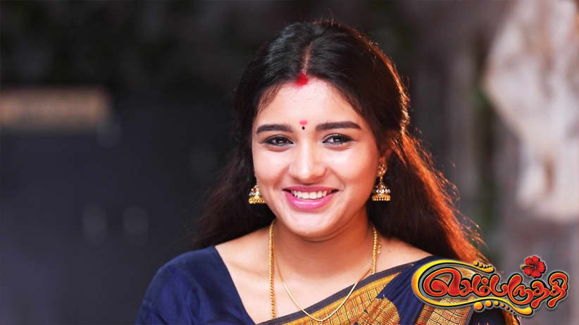 Sundaravalli welcomes Akhila and her family - Sembaruthi