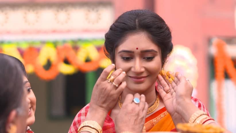 Apu and Deepu come face to face - Aparajita Apu