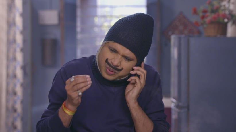 Amma and Rajesh keep a watch over their pickles - Happu Ki Ultan Paltan