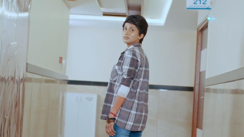 Divya gets furious on seeing Sathya with Karthik - Sathya