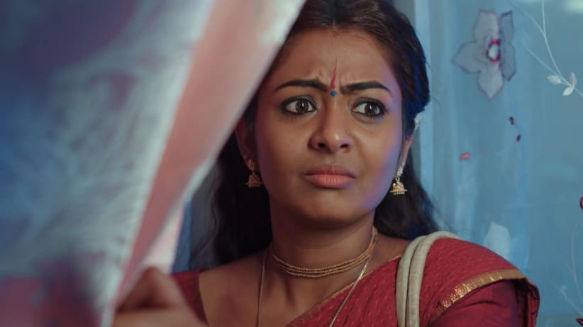 Shyama hides in Akhil’s room - Krishna Tulasi