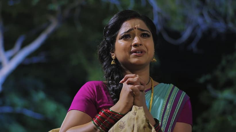 Nayani prays to Goddess Visalaakshi - Trinayani