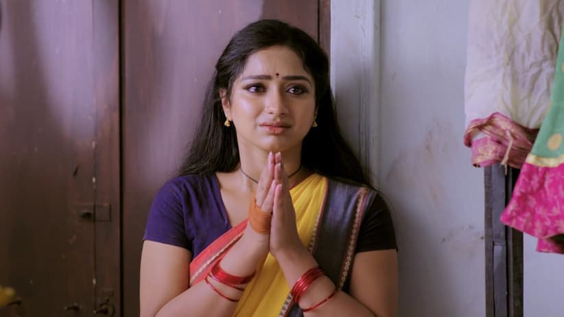 Sumana tries to let Trinayani out - Trinayani