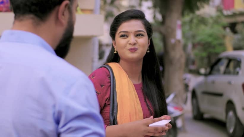 Anu makes Arya Vardhan try street food - Prema Entha Maduram