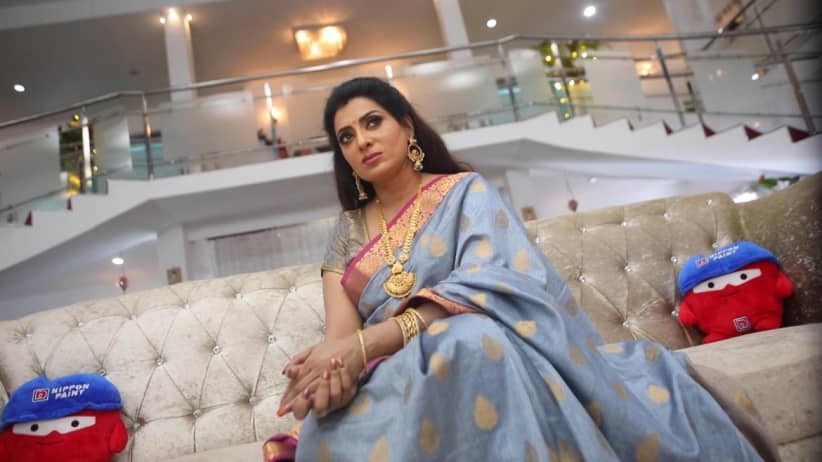 Akhila argues with Guruji - Sembaruthi