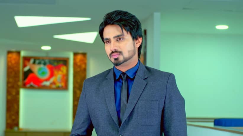 Sarika serves a spiked drink to Vikrant - Gattimela