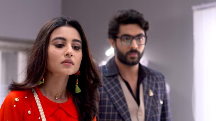 Radhika's boss scolds her - Radhika