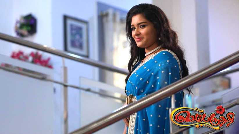 Akhila admires Parvathy - Sembaruthi