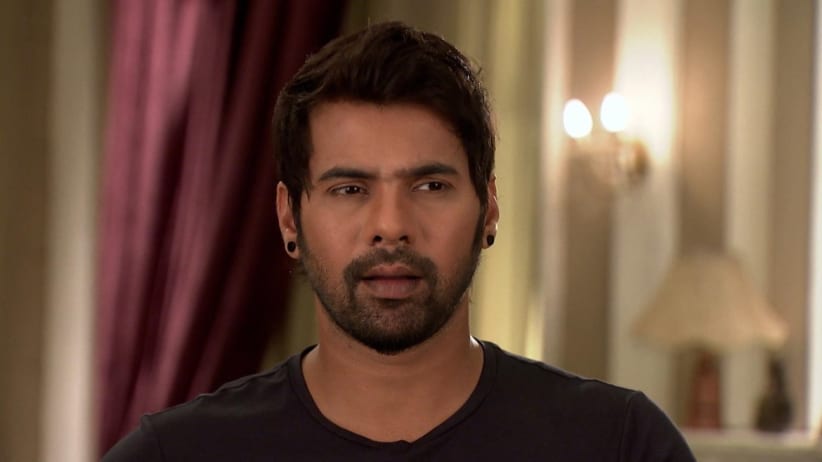 Abhi tends to Priya - Sindhooram