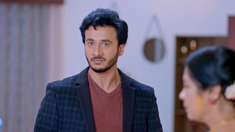 Karthik rebukes Kirtana for her actions - Sathya