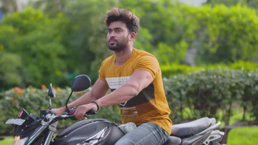 The goons chase Soundarya - Muddha Mandharam Highlights
