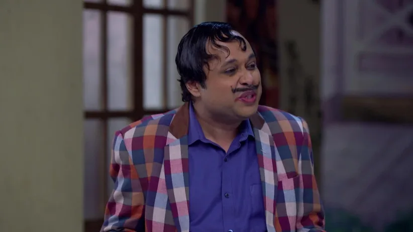 Saxena mixes Jamalgota in sweets - Bhabiji Ghar Par Hain Highlights