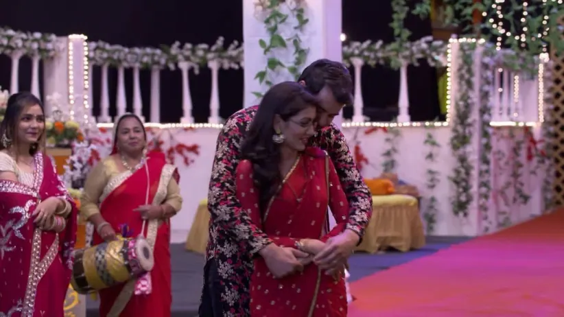 Tanu Brings Ponni's Kins Home - Iniya Iru Malargal