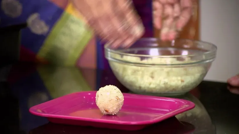 Makhanyache Ladu Recipe in Marathi.