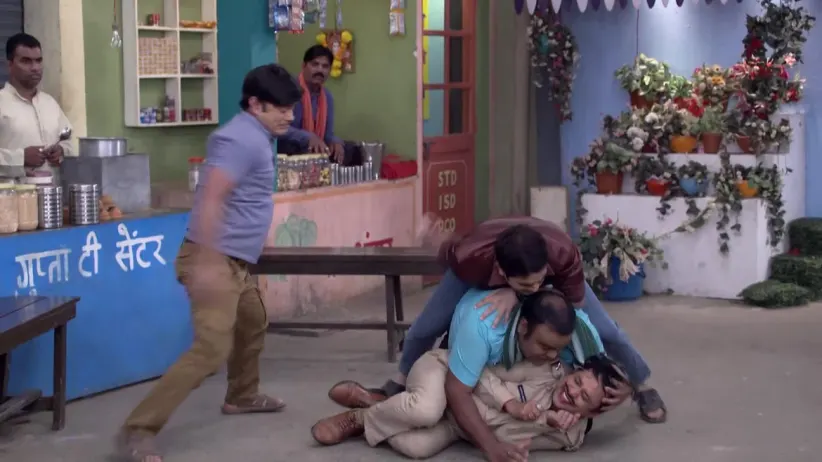 Happu Singh is bashed up -  Bhabhi Ji Ghar Par Hai Highlights