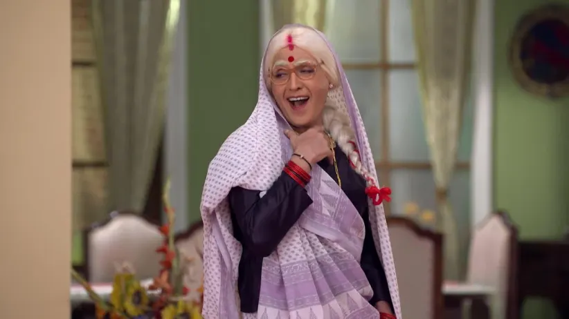 Vibhuti turns Tiwari's Granny - Bhabhi Ji Ghar Par Hai Highlights