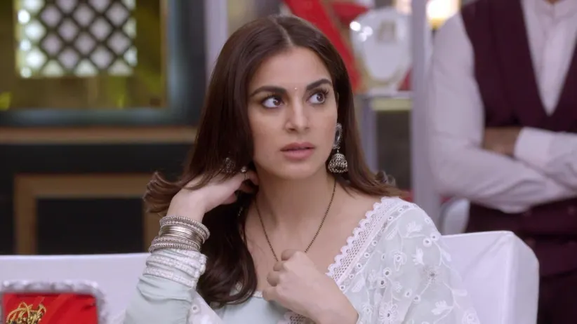 The Aroras and Luthras meet at the mall - Kundali Bhagya