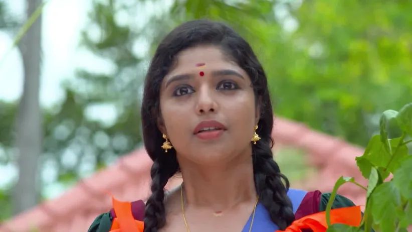 Kalyani is surprised to see Akhila - Chembarathi