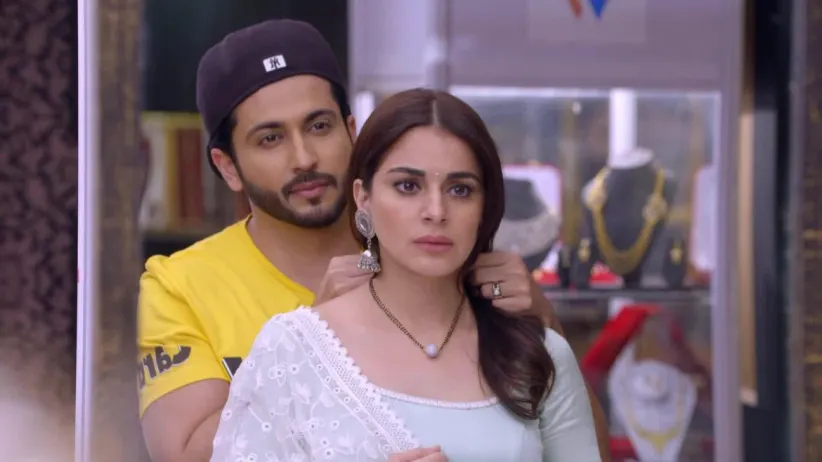 Prithvi pushes Janki down the stairs - Kundali Bhagya