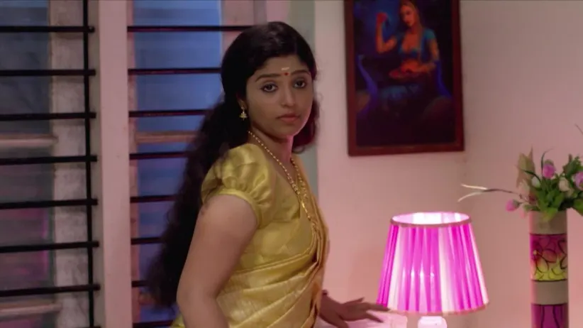 Kamala dresses Akhila for the occasion - Chembarathi