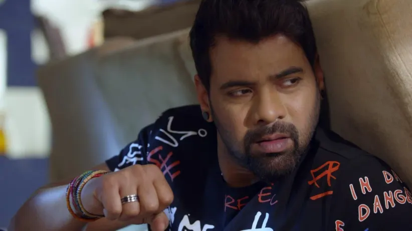 Can Abhi prove that he is Kiara's father? - Kumkum Bhagya Highlights