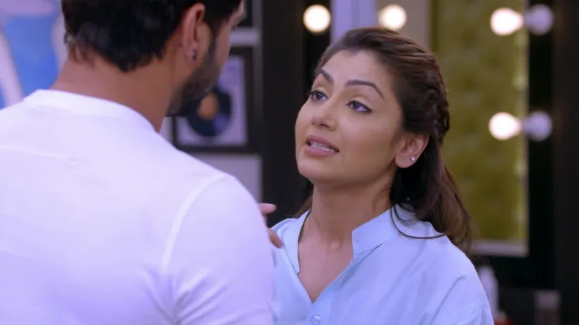Pragya decides to reveal the truth to King - Kumkum Bhagya Highlights