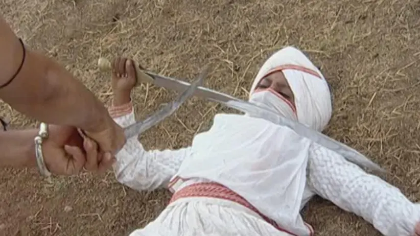 Manu Attacks Britishers - Jhansi Ki Rani Highlights