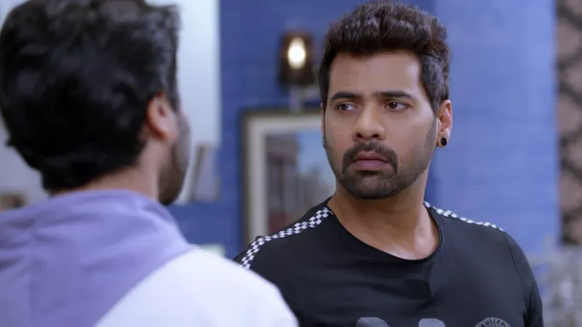 Abhi and King fight for Pragya - Kumkum Bhagya Highlights