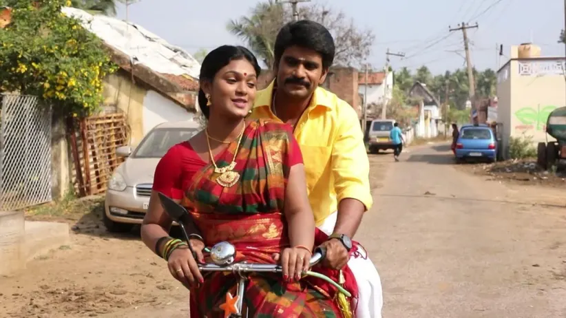 Mutharasan and Vennila go out on a cycle - Yaaradi Nee Mohini Highlights