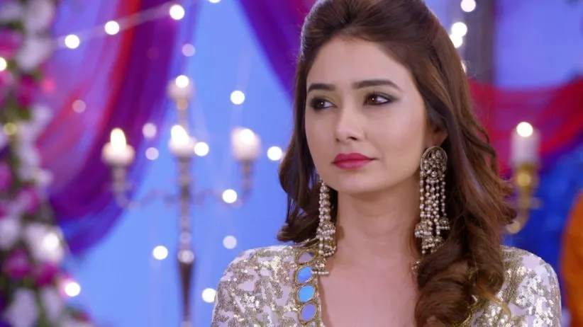 King warns Tanu to stay away from Pragya - Kumkum Bhagya