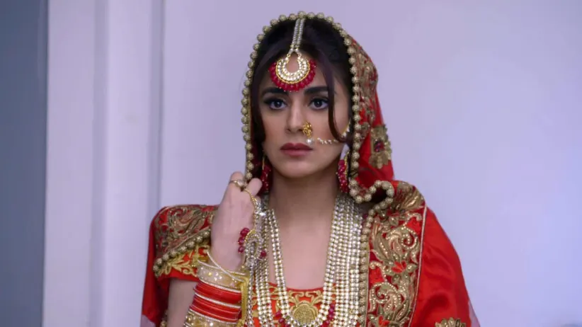 Preeta gets dressed up as the bride - Kundali Bhagya