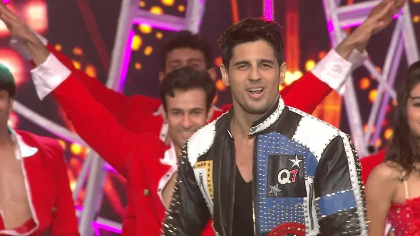 Sidharth Malhotra's Performance - Zee Cine Awards Highlights
