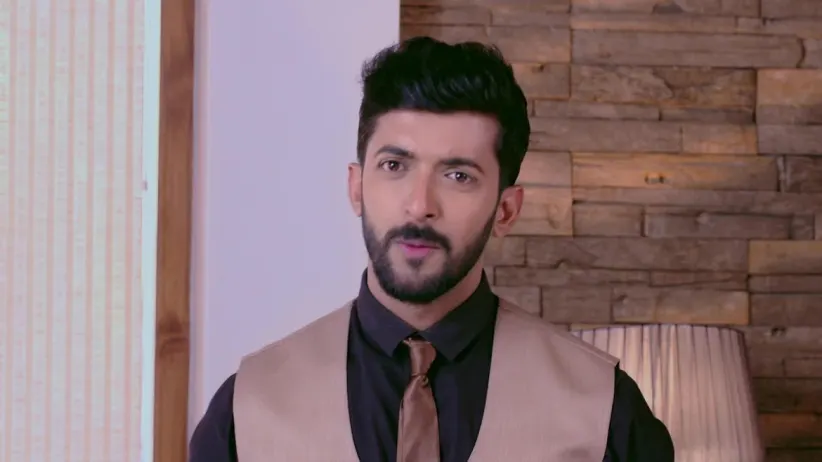 Aditya Elated by the Arrival of His Friend Vedanth - Paaru