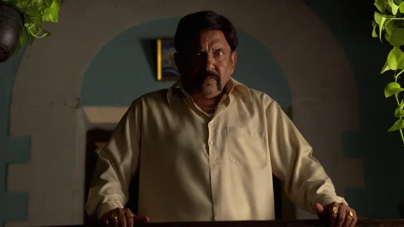 Indu asks Datta to present the food offerings - Ratris Khel Chale 2