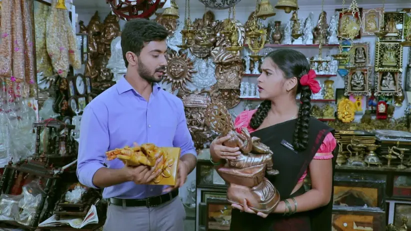 Kamali and Rishi shop together - Kamali