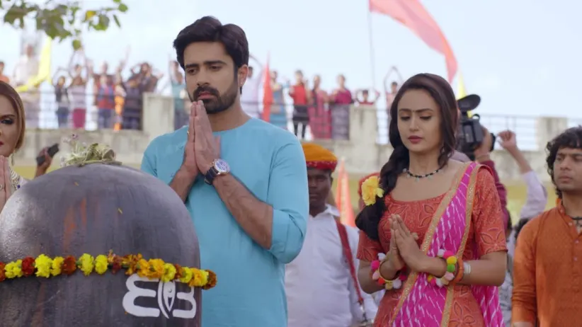 Madhav performs puja for Chitra - Main Bhi Ardhangini Highlights