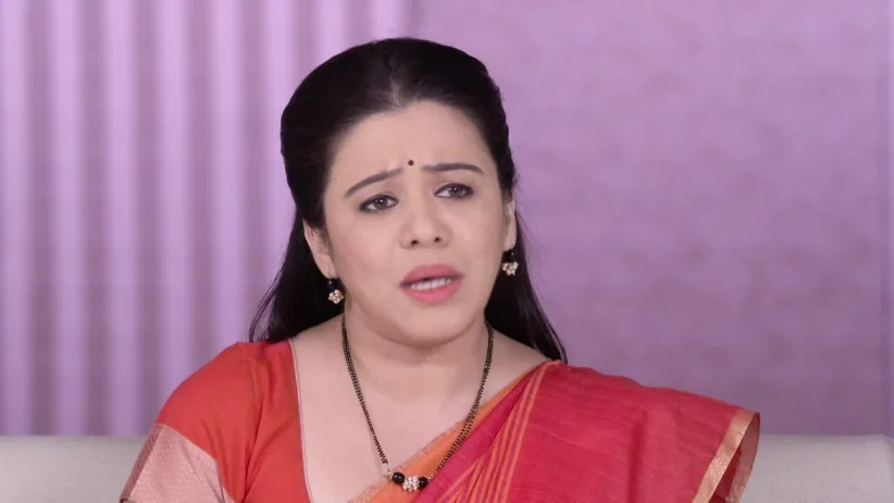 Radhika answers Shanya's questions - Mazhya Navryachi Bayko Highlights