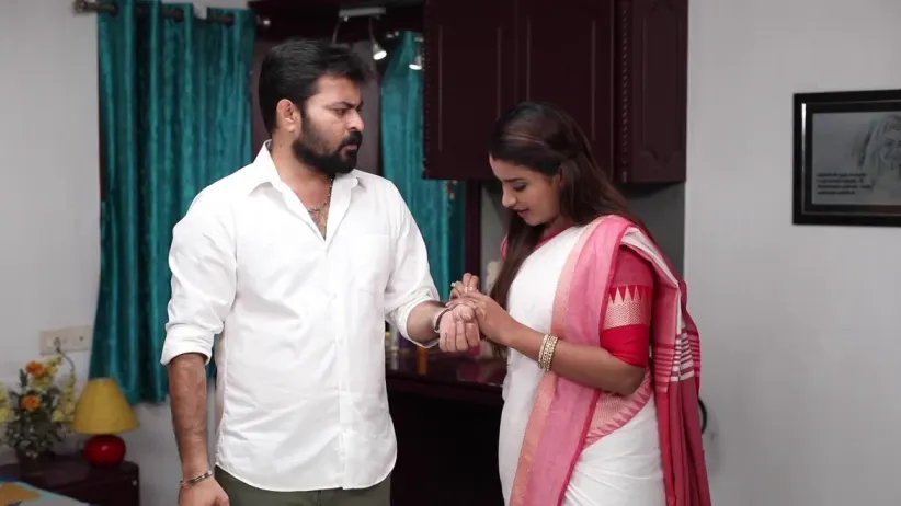 Sakthi gifts a watch to Siva for the Valentine's day - Women's Day Special 2019