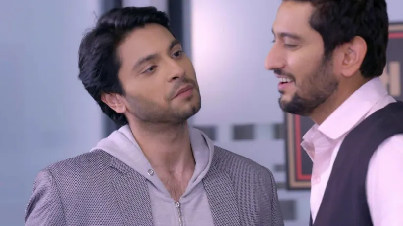 Nikhil makes a deal with King for Kiara - Kumkum Bhagya Highlights