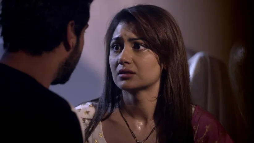 Nikhil's goons kidnap Kiara - Kumkum Bhagya