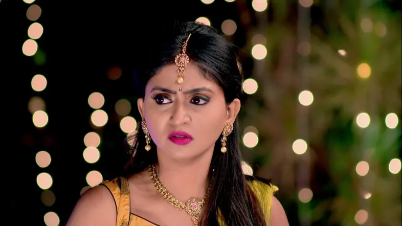 Adithi and Amulya rebuke Vikrant - Gattimela