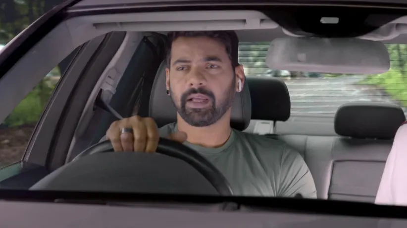 Abhi saves Prachi’s life - Kumkum Bhagya Highlights
